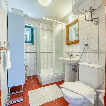 Rasotica: Spacious Retreat With Pool And Complimentary Transport Villa Sumartin