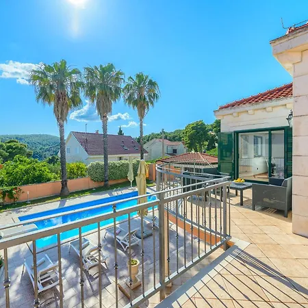 Rasotica: Spacious Retreat With Pool And Complimentary Transport * Sumartin