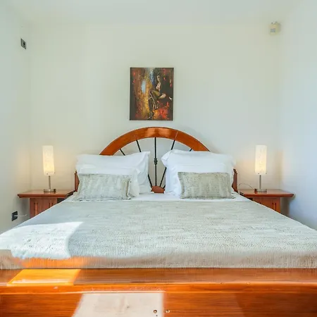 Villa Rasotica: Spacious Retreat With Pool And Complimentary Transport *