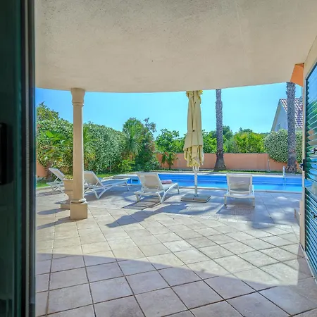 Rasotica: Spacious Retreat With Pool And Complimentary Transport Villa Sumartin