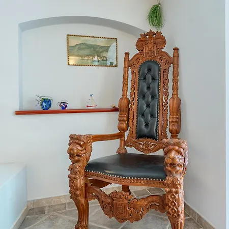 Villa Rasotica: Spacious Retreat With Pool And Complimentary Transport Sumartin