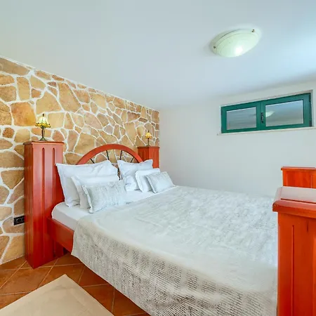 Rasotica: Spacious Retreat With Pool And Complimentary Transport * Sumartin