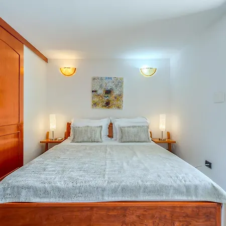 Villa Rasotica: Spacious Retreat With Pool And Complimentary Transport
