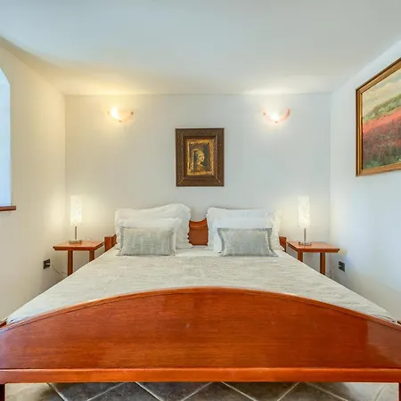 Rasotica: Spacious Retreat With Pool And Complimentary Transport * Sumartin