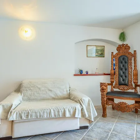 Rasotica: Spacious Retreat With Pool And Complimentary Transport Villa *
