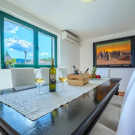 Rasotica: Spacious Retreat With Pool And Complimentary Transport * Sumartin