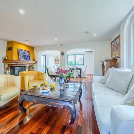 Rasotica: Spacious Retreat With Pool And Complimentary Transport Villa *