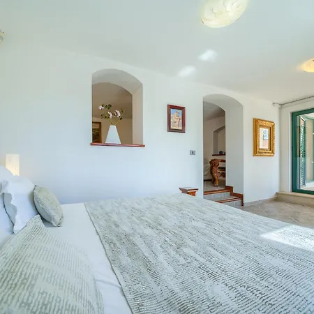 Rasotica: Spacious Retreat With Pool And Complimentary Transport Villa Sumartin
