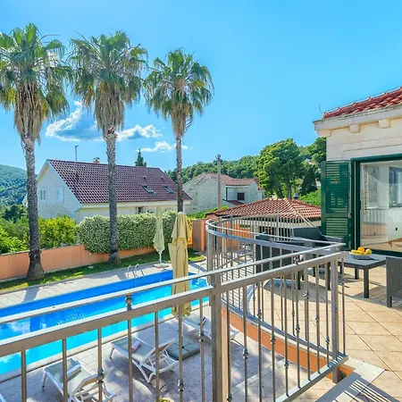 Rasotica: Spacious Retreat With Pool And Complimentary Transport * Sumartin