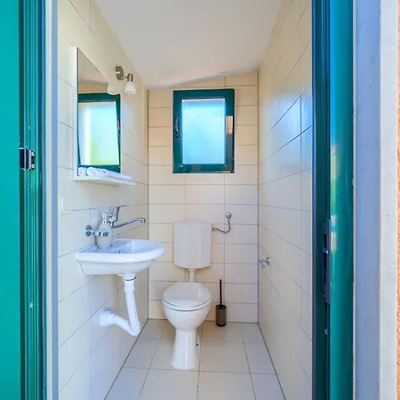 Villa Rasotica: Spacious Retreat With Pool And Complimentary Transport Sumartin