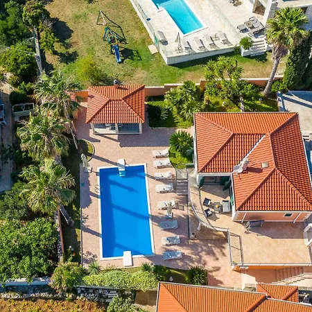 Rasotica: Spacious Retreat With Pool And Complimentary Transport Villa Sumartin