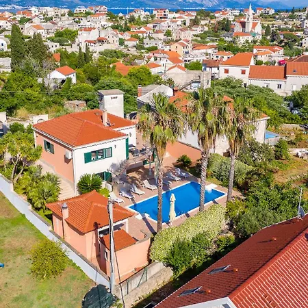 Rasotica: Spacious Retreat With Pool And Complimentary Transport * Sumartin