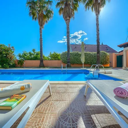 Rasotica: Spacious Retreat With Pool And Complimentary Transport Villa Sumartin