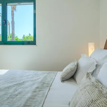 Rasotica: Spacious Retreat With Pool And Complimentary Transport Villa Sumartin