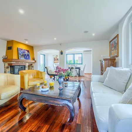 Rasotica: Spacious Retreat With Pool And Complimentary Transport Villa *
