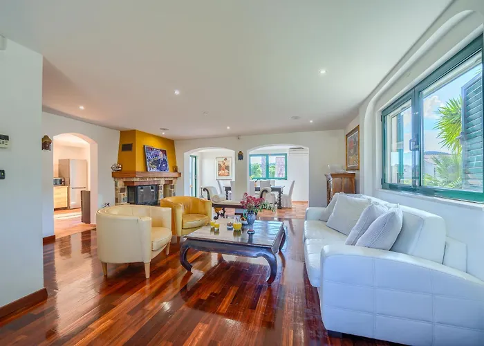 Vila Rasotica: Spacious Retreat With Pool And Complimentary Transport