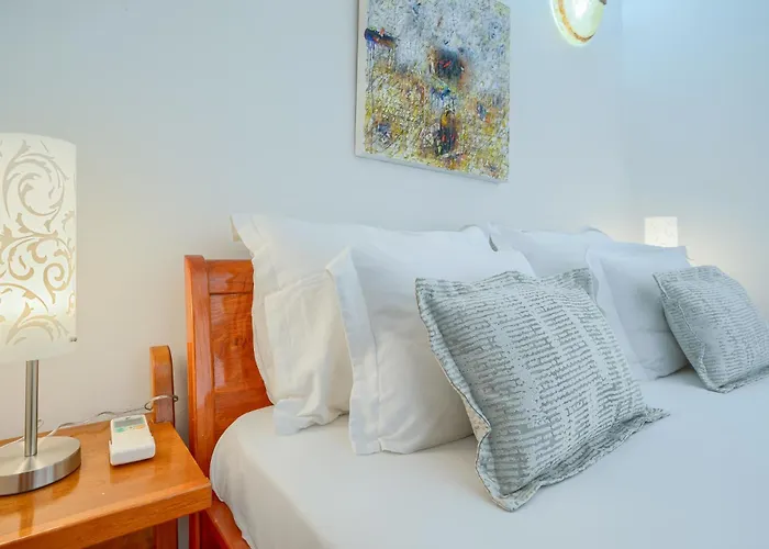 Rasotica: Spacious Retreat With Pool And Complimentary Transport * Sumartin