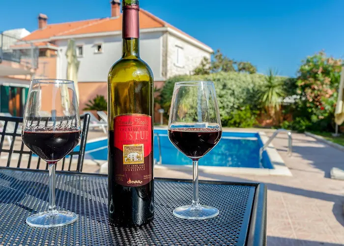 Vila Rasotica: Spacious Retreat With Pool And Complimentary Transport *