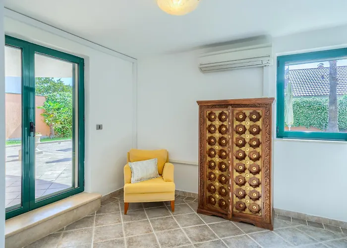 Vila Rasotica: Spacious Retreat With Pool And Complimentary Transport *