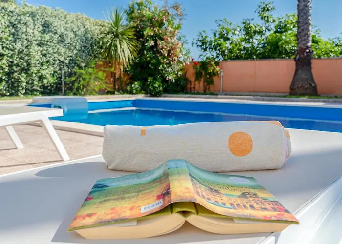 Vila Rasotica: Spacious Retreat With Pool And Complimentary Transport Sumartin