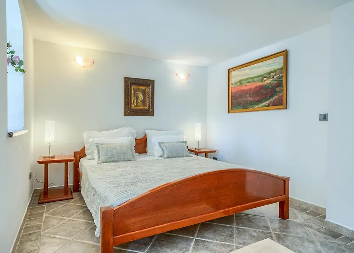 Rasotica: Spacious Retreat With Pool And Complimentary Transport *