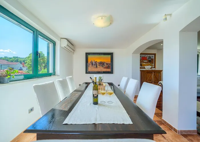 Rasotica: Spacious Retreat With Pool And Complimentary Transport