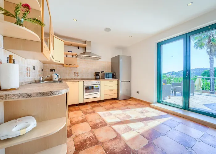 Vila Rasotica: Spacious Retreat With Pool And Complimentary Transport Sumartin