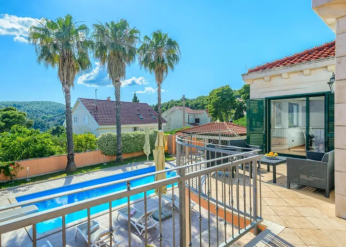 Rasotica: Spacious Retreat With Pool And Complimentary Transport * Sumartin