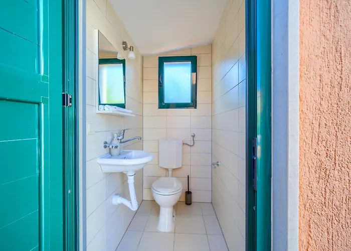 Vila Rasotica: Spacious Retreat With Pool And Complimentary Transport Sumartin