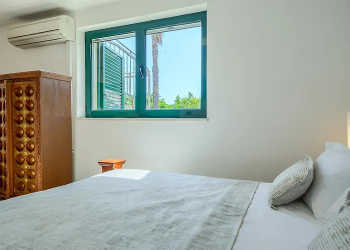 Vila Rasotica: Spacious Retreat With Pool And Complimentary Transport