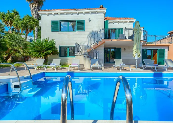 Vila Rasotica: Spacious Retreat With Pool And Complimentary Transport Sumartin