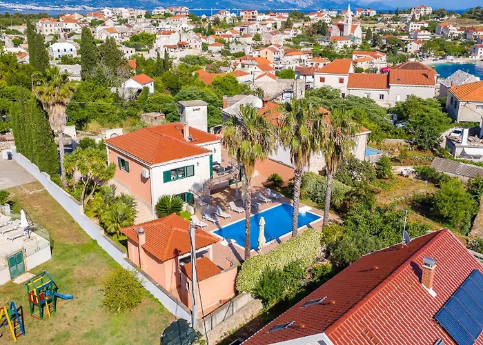 Rasotica: Spacious Retreat With Pool And Complimentary Transport * Sumartin